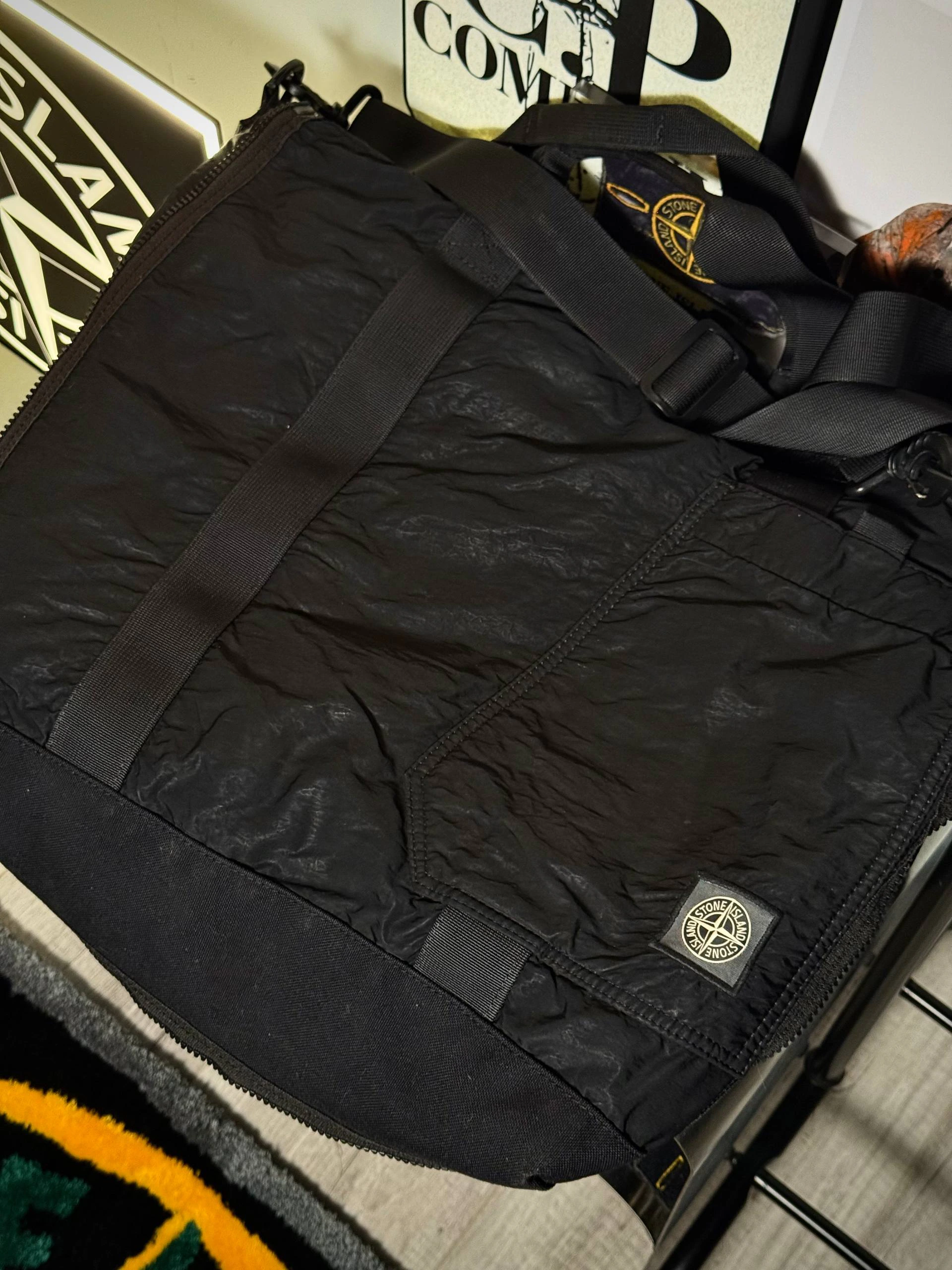 Stone Island Crinkled Nylon Satin Black Medium Tote, фото 1